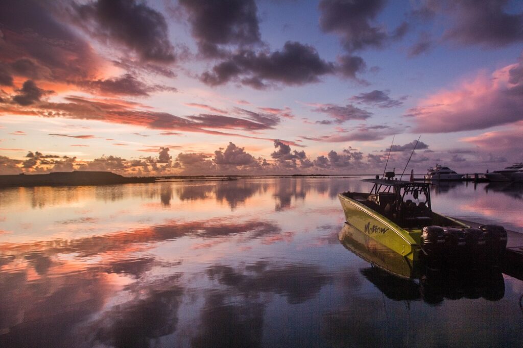 boat in skyline horizon