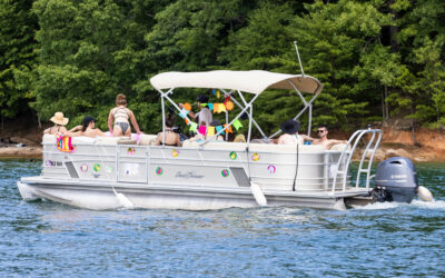 Deck Boat vs. Pontoon Boat: Which is better?